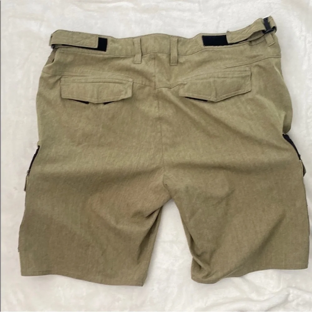 SALTY CREW Men’s Khaki Cargo Shorts with Black Trim. Size M